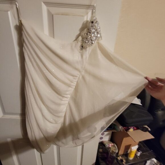 Medium One-Shoulder Gown - Picture 3 of 5